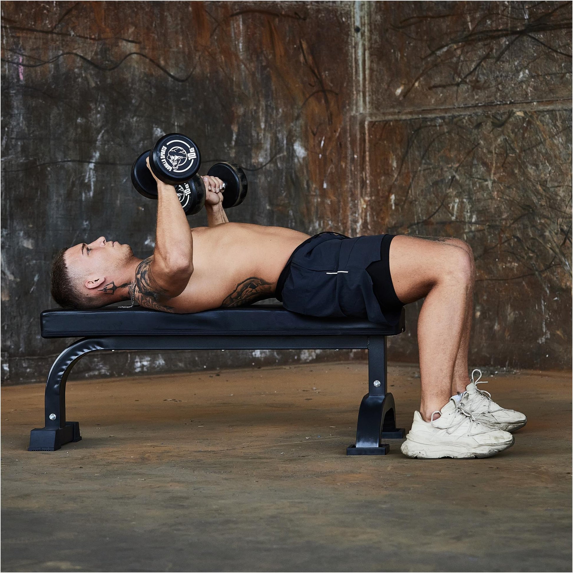 Banc de musculation plat noir - Gorilla Sports France