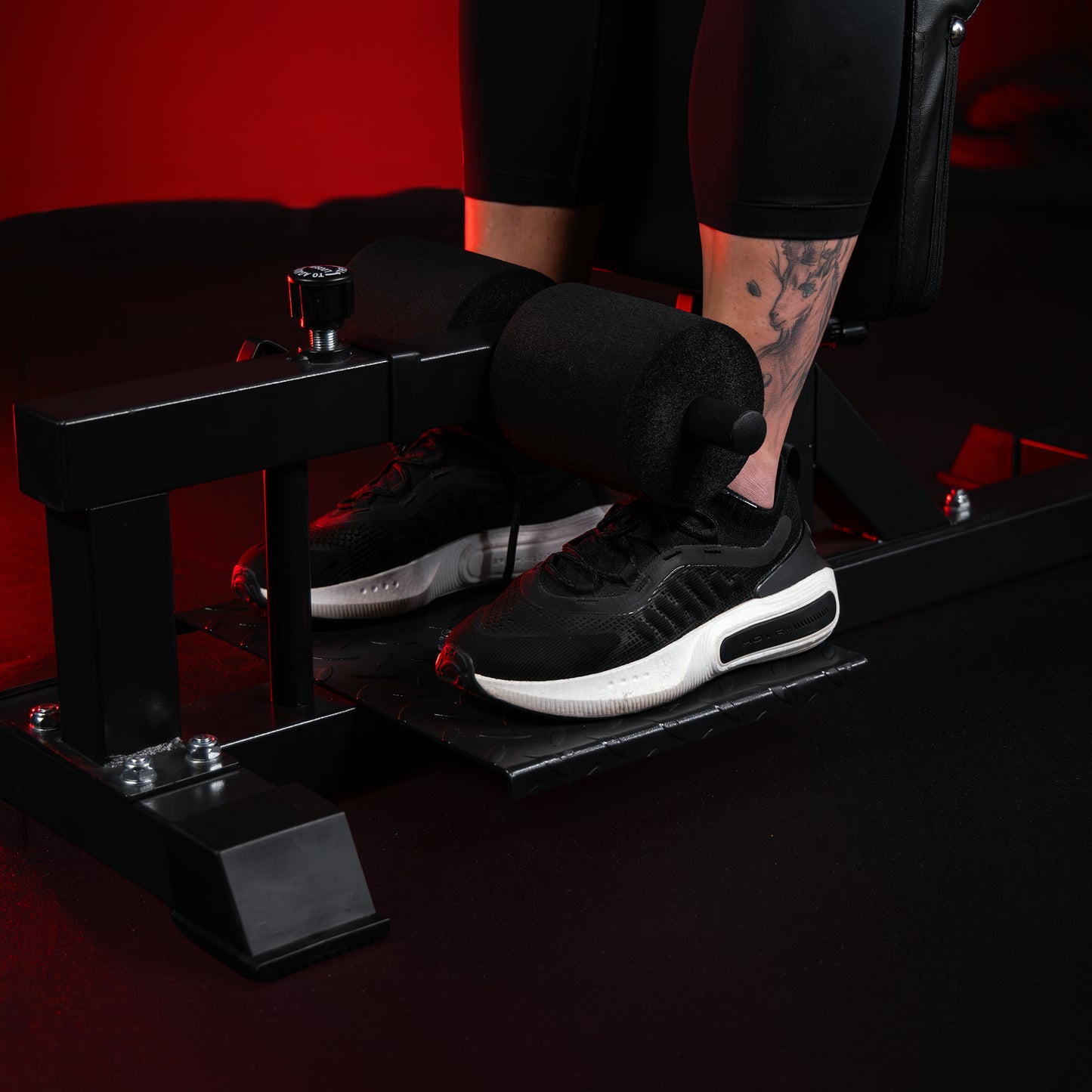 Sissy squat machine