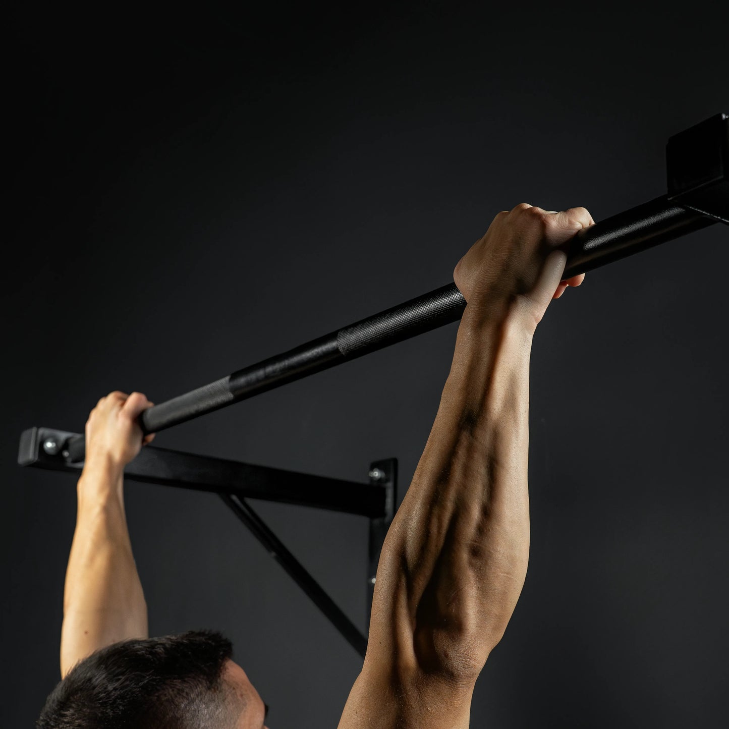 Barre de traction murale en acier