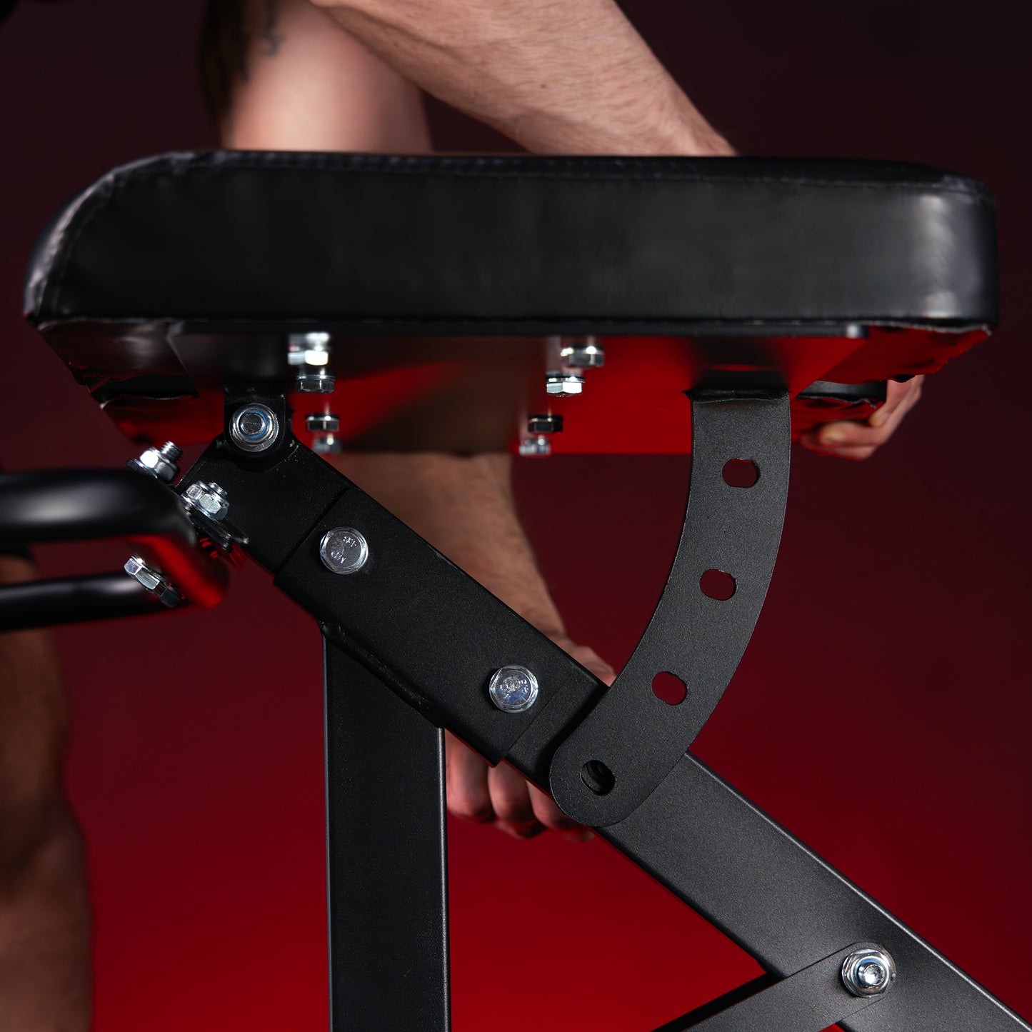 Banc d'hyperextension à inclinaison réglable