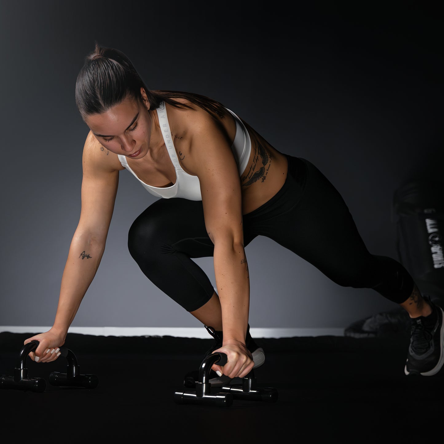 Kit de fitness (roue abdominale, bande, tapis, corde à sauter, poignée de pompe)