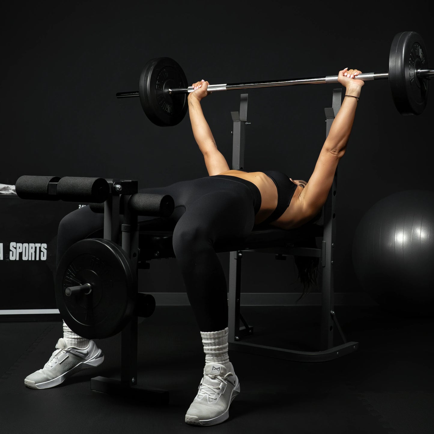 Banc de musculation avec support de barres