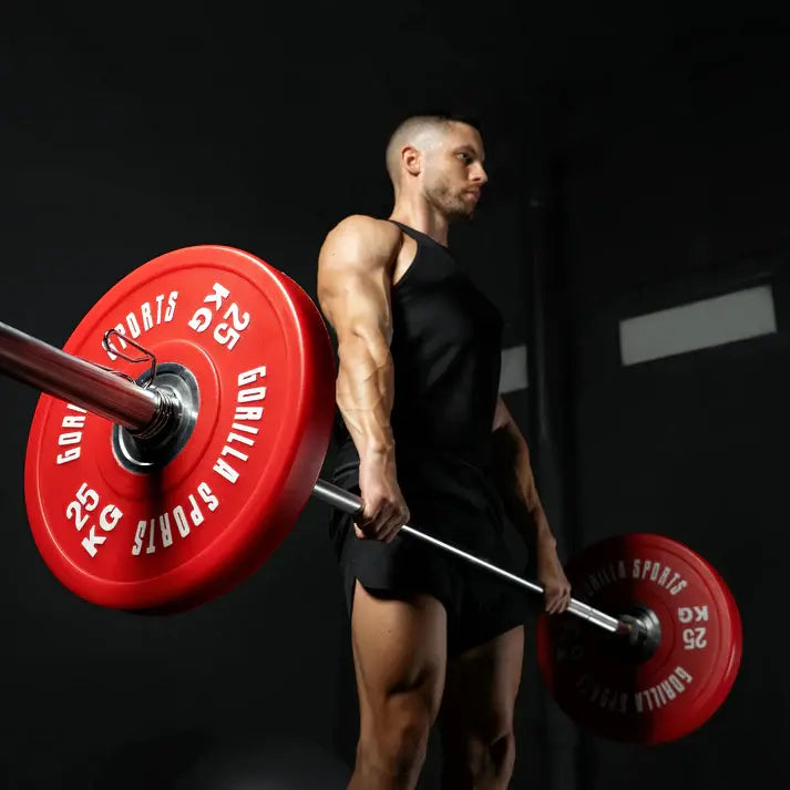 athlète au soulevé de terre avec barre longue et bumper plates de 25 kg
