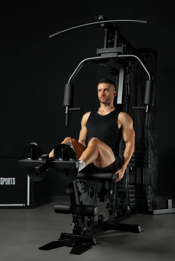 athlète à l'entraînement des jambes sur multistation